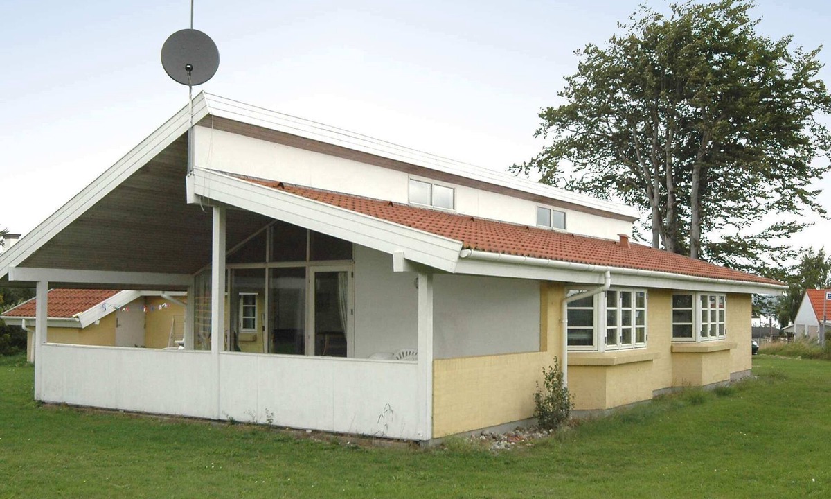 Hvidbjerg Strand House | Modern Retreat by Water - By Traum Ferienwohnungen