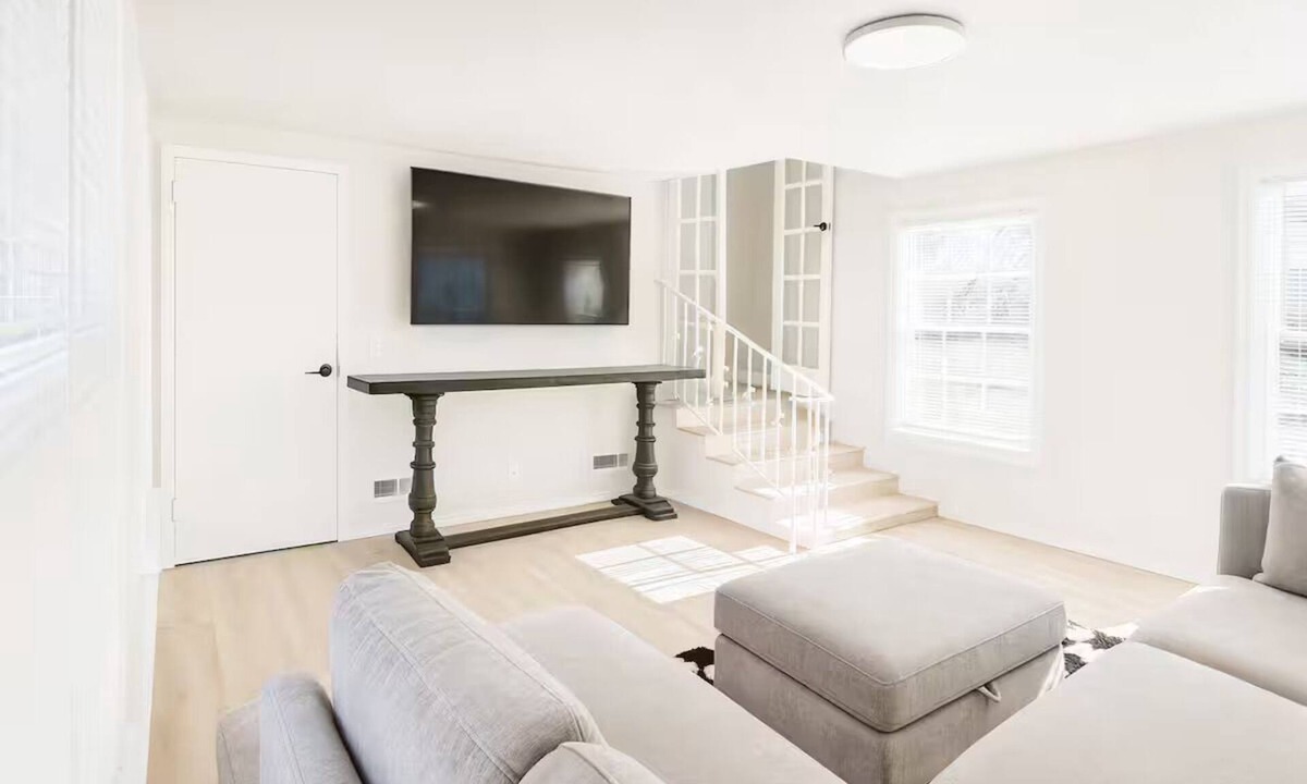 Central Oklahoma City House | Modern Retreat Spacious Rooms Group Friendly
