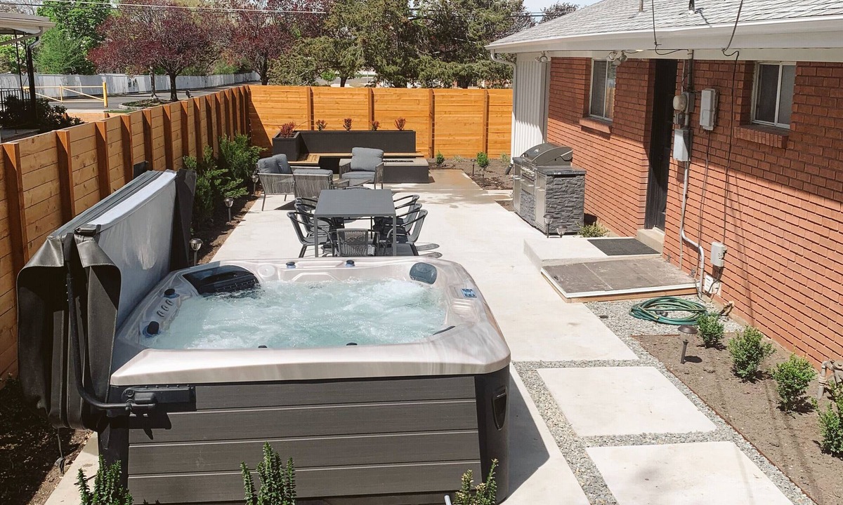 North Salt Lake House | Modern Retreat: Hot Tub, Firepit, BBQ Ski & Snowboard in the Mountains