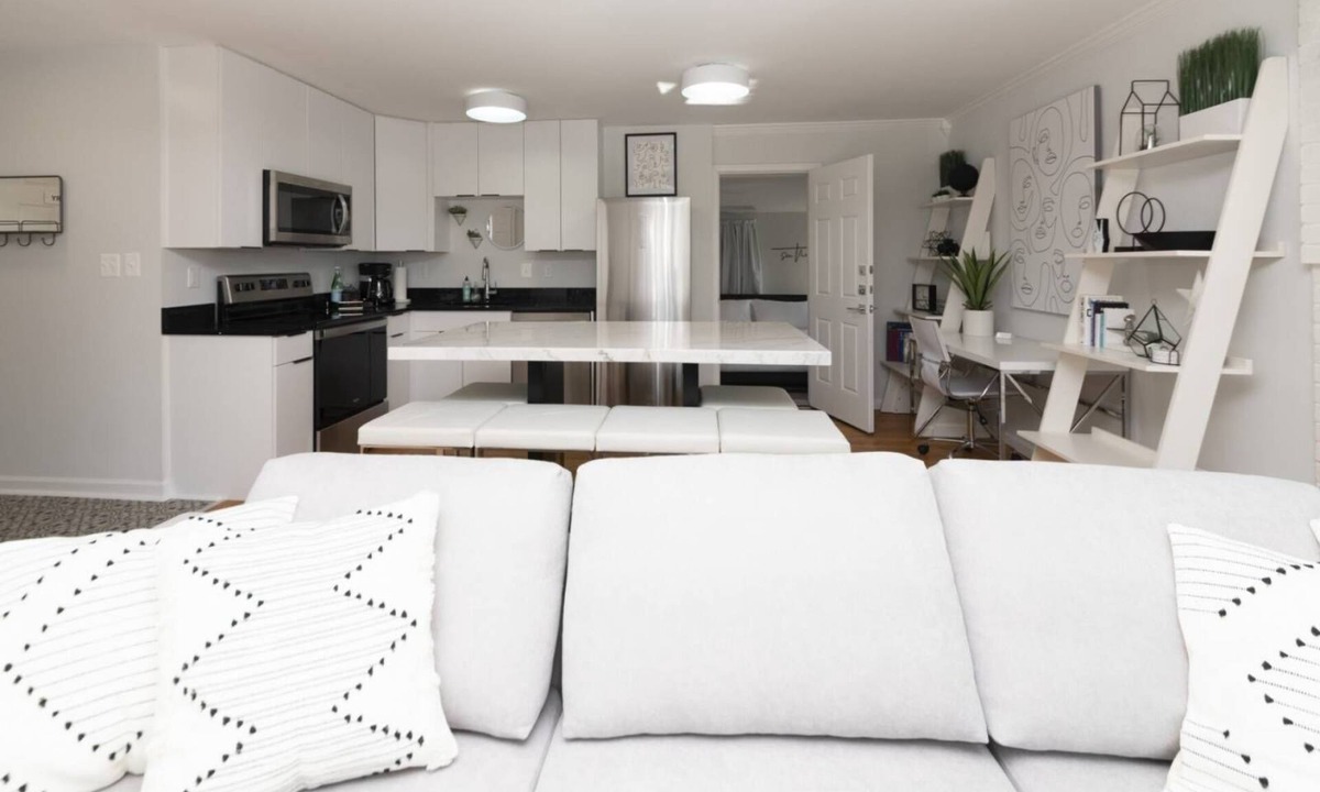 Epping Forest House | Modern Retreat w/Fire Pit & Parking