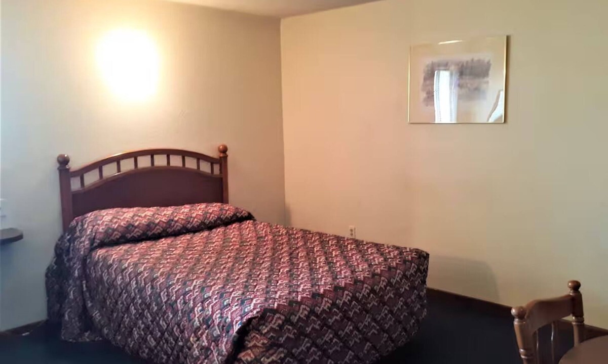 Cheyenne Wells Hotel | Modern Room + Key Conveniences + Scenic Colorado Stay