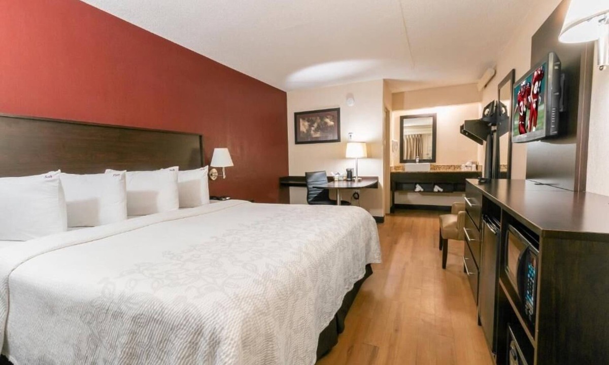 Columbus Hotel | Modern Room Minutes from OSU Campus Attractions