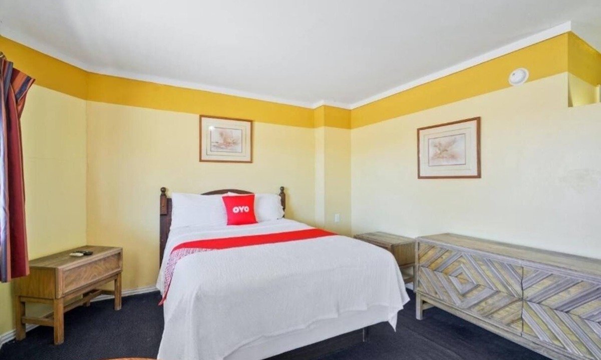 Alpine Hotel | Modern Room Near Downtown Alpine with Big Bend National Park Trail Access