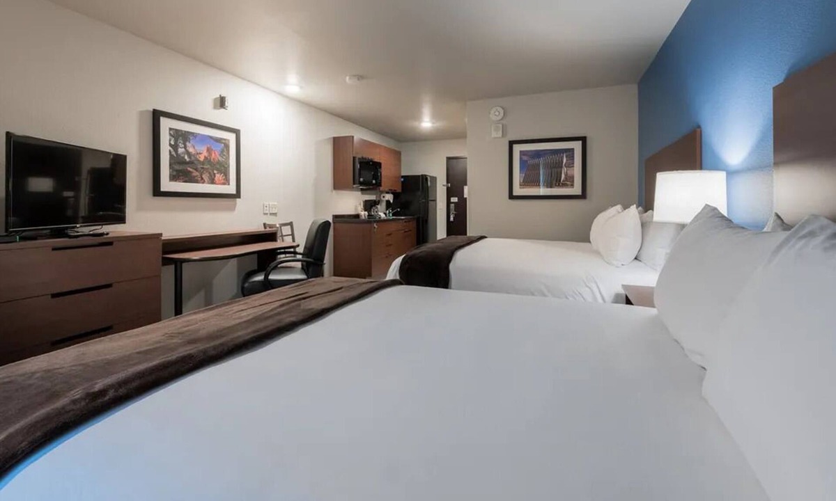 Meridian Hotel | Modern Room Near Meridian Hotspots – Includes Kitchen & Pet-Friendly