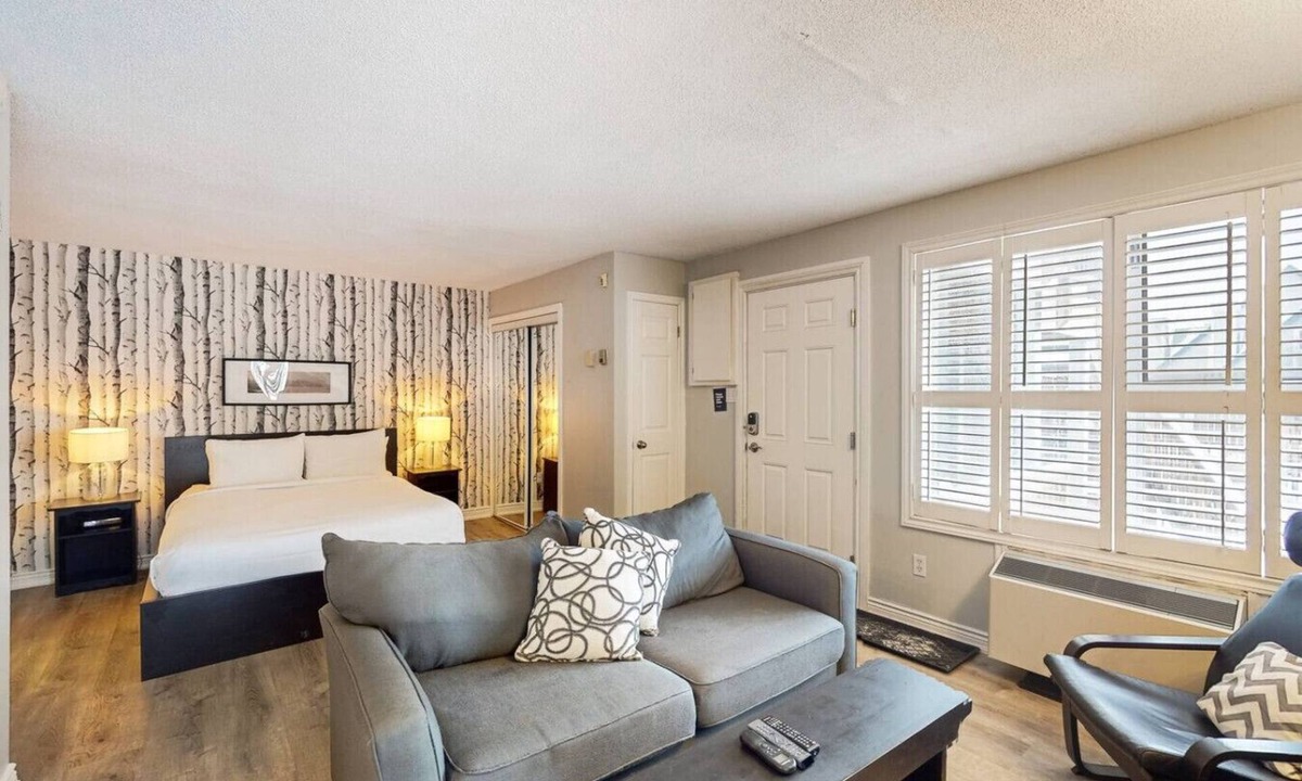 Craigleith Condo | Modern Rustic North Creek | Pool, Hot Tub, Tennis