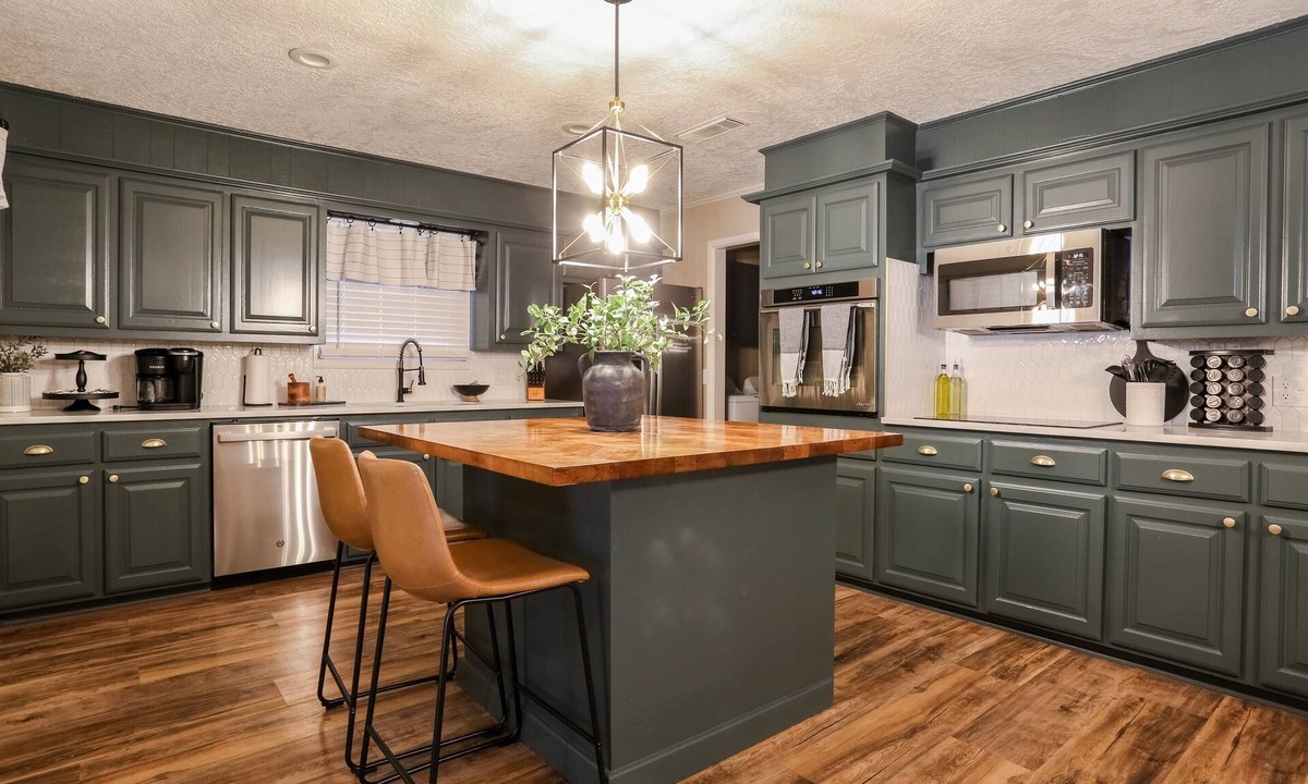 Bowie House | Modern Rustic 5 Bedroom