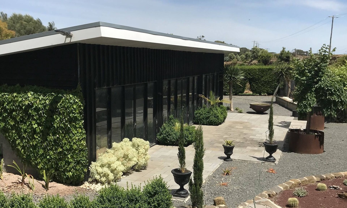 Allansford House | Modern rustic house in garden setting-5mins from Warrnambool.