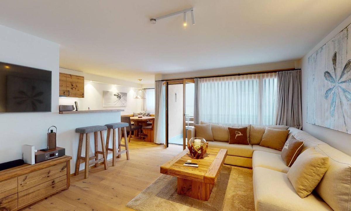 Silvaplana Apartment | Modern rustic-style 3½-room flat on the first floor, lift.