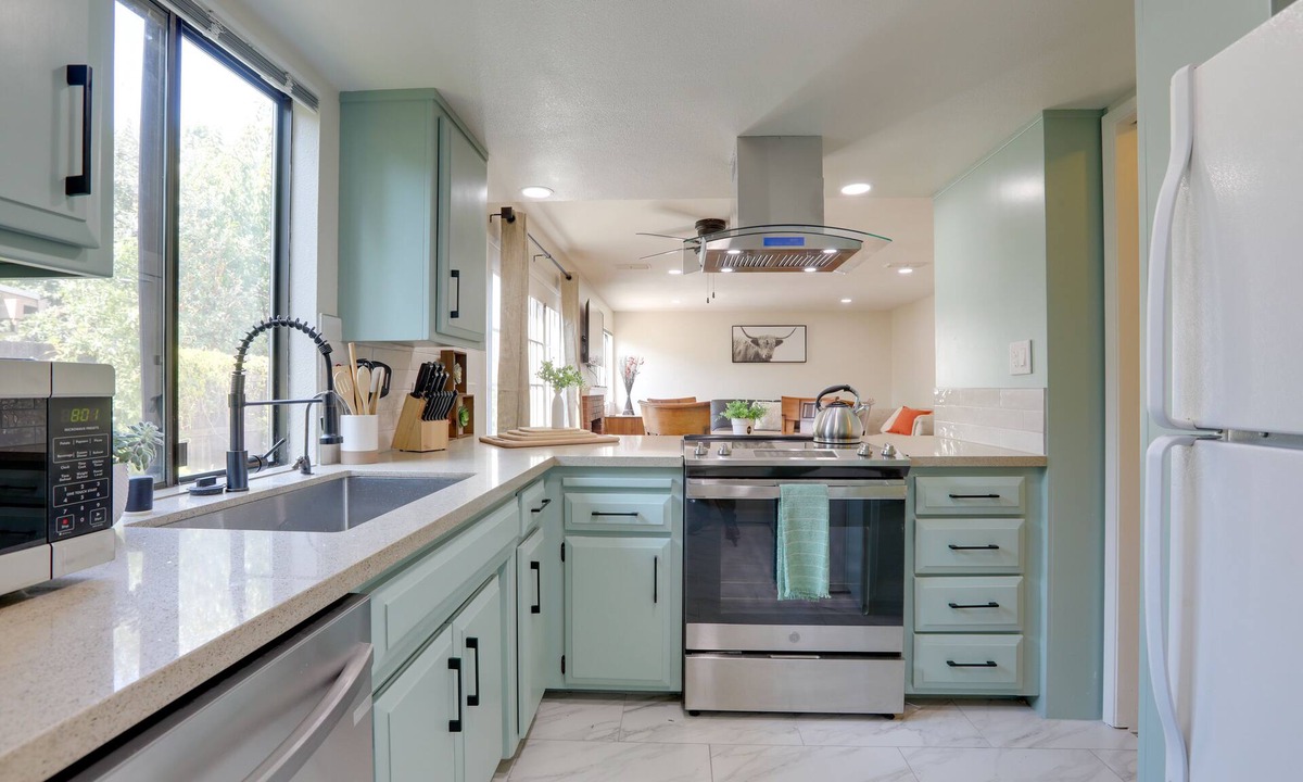 Little Pocket House | Modern Sacramento Townhome w/Patio!