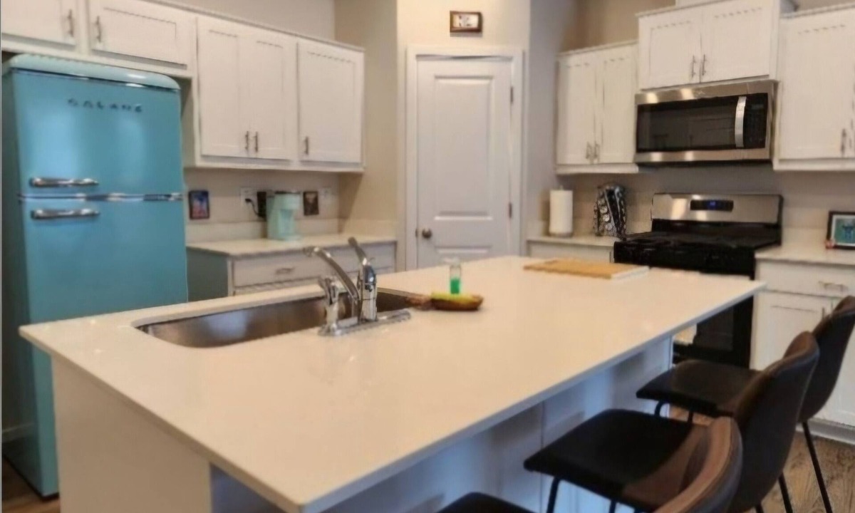 Four Corners House | Modern Salem Property