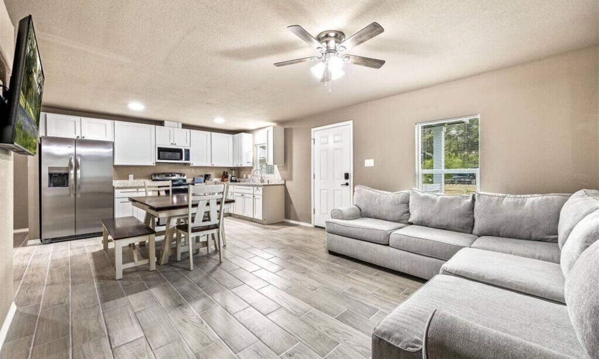 West San Antonio House | Modern San Antonio Getaway Near Riverwalk & Alamo!