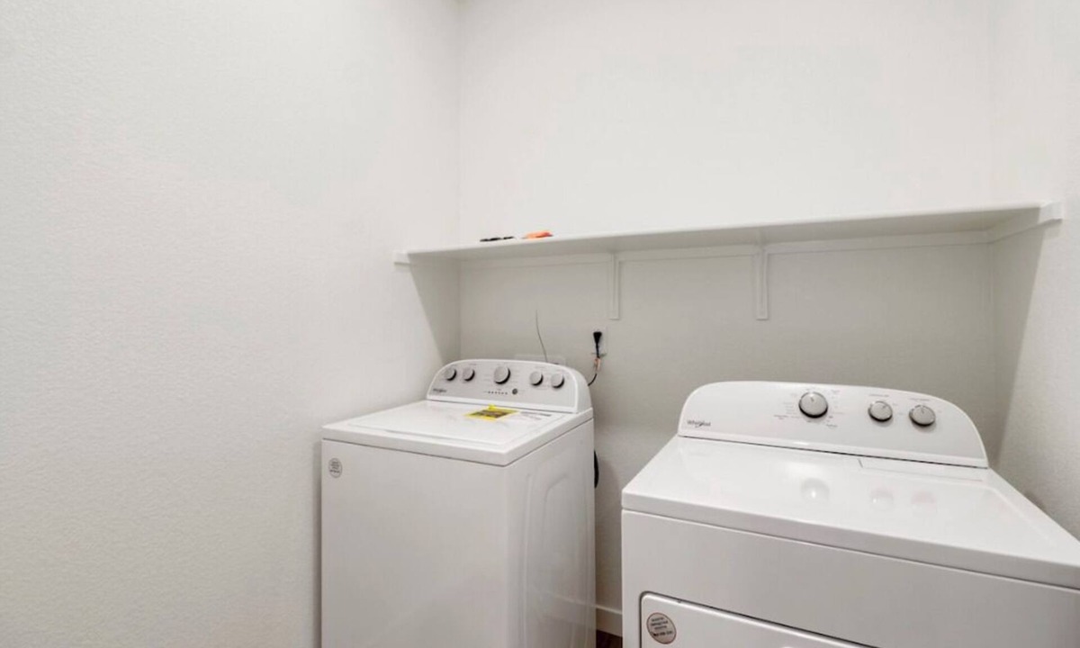 Santa Clara House | Modern Santa Clara Escape