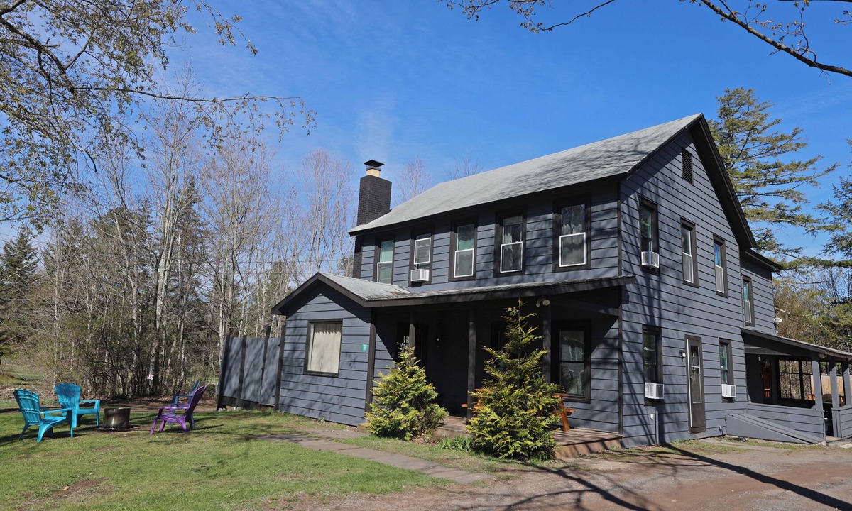 Tannersville Ski Chalet | Modern Sauna 8BR Sleeps 284+ HOT tub Just 5 mins to Hunter Mountain