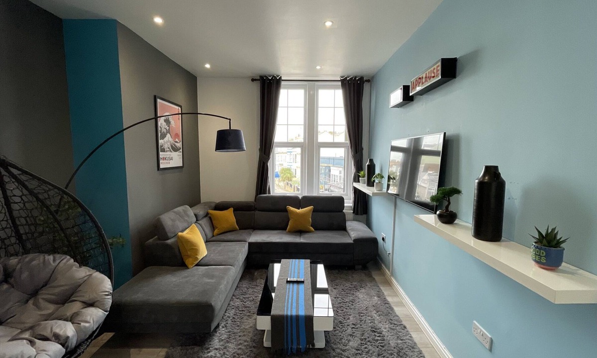 Cliftonville House | Modern Sea View Apartment