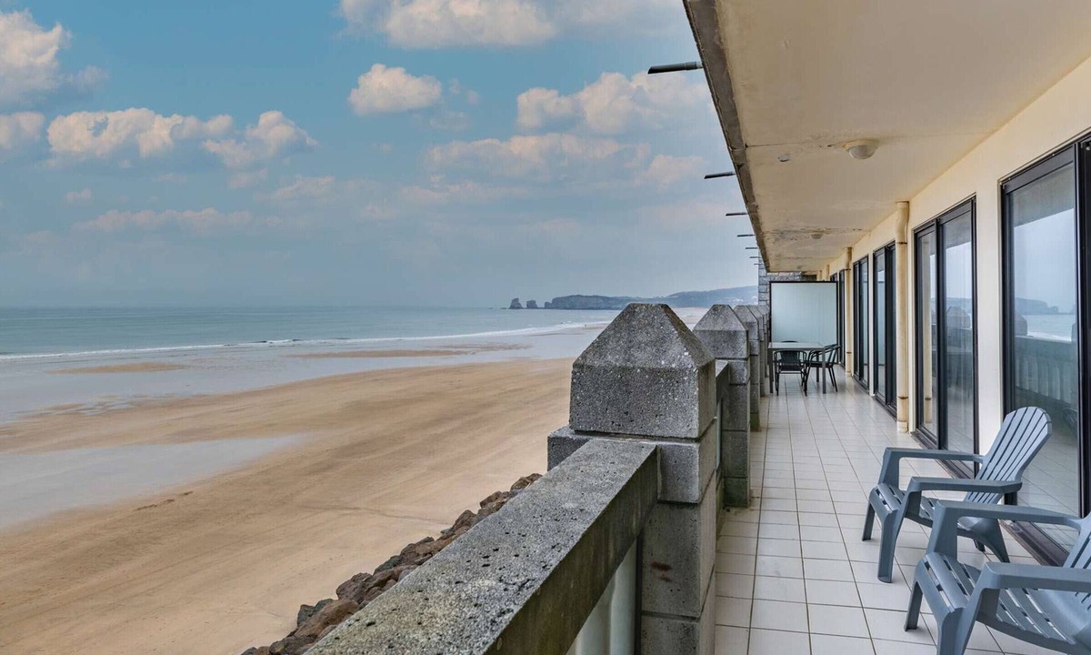Hendaye Apartment | Modern seaside apartment with balcony and parking