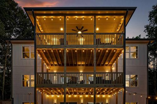 Rossville House | Modern Secluded Cabin with Hot Tub and Mountain Views in Fairview, Georgia