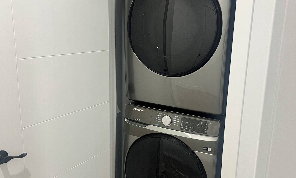 Southeast Calgary House | Modern Secondary Suite in Seton.(Private Entrance)