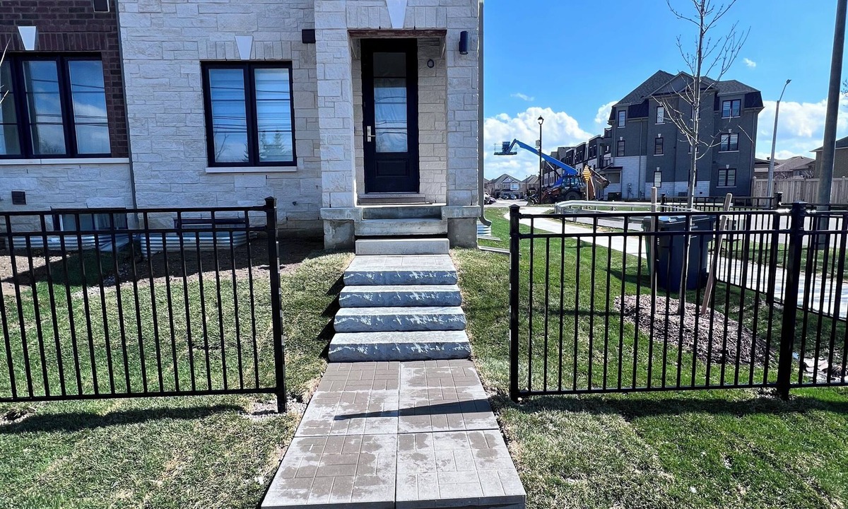 East Credit House | Modern Separate Entrance 1BR Suite w/Parking+Laundry|Airport
