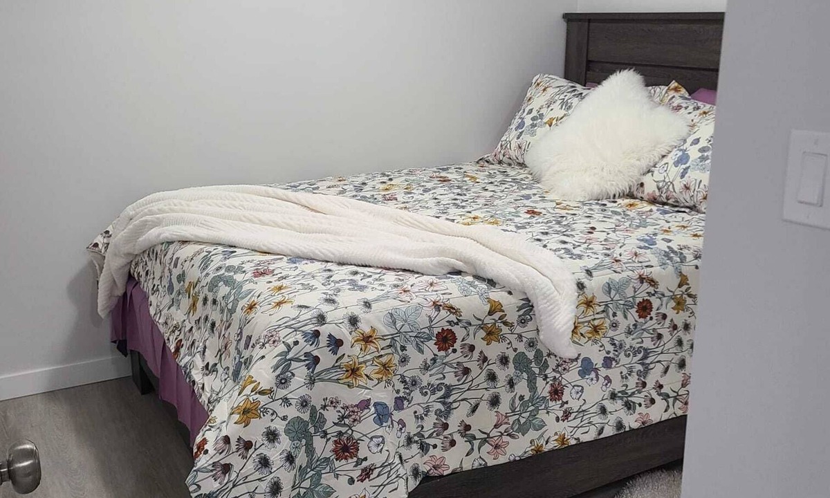Winnipeg Apartment | Modern, serene & cozy 2 bedroom | Ideal for travelers, families & work trips