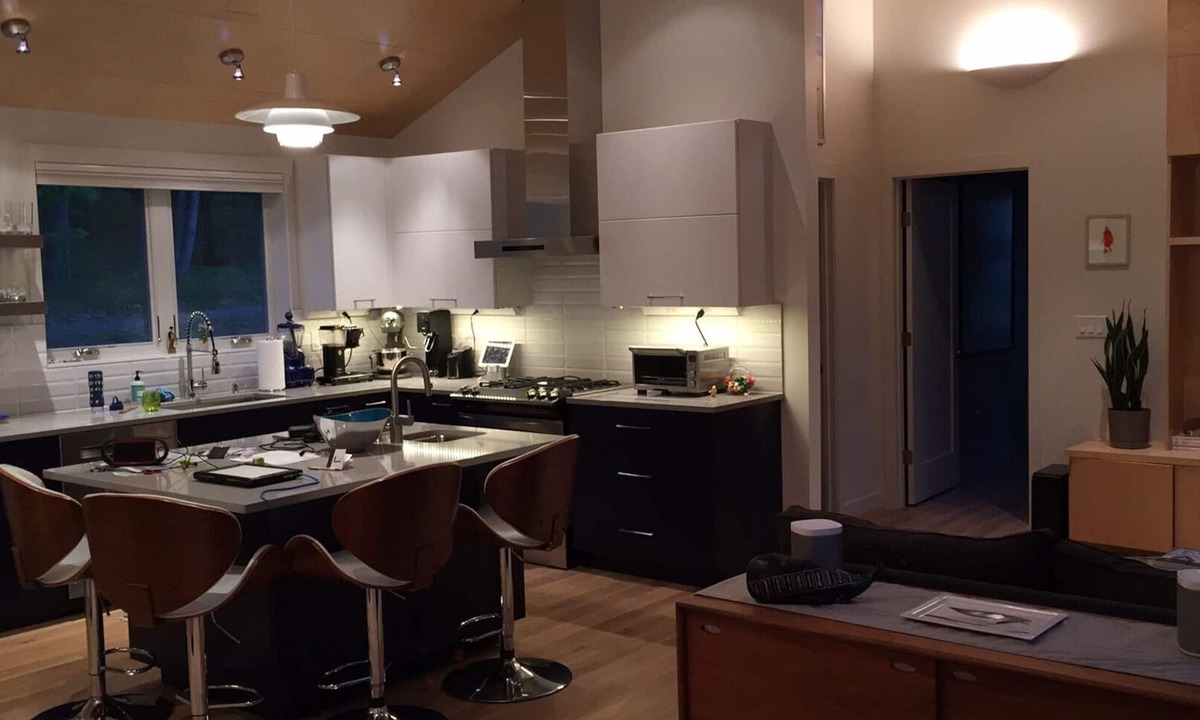 Pond Cove House | Modern & serene with peeks of ocean view