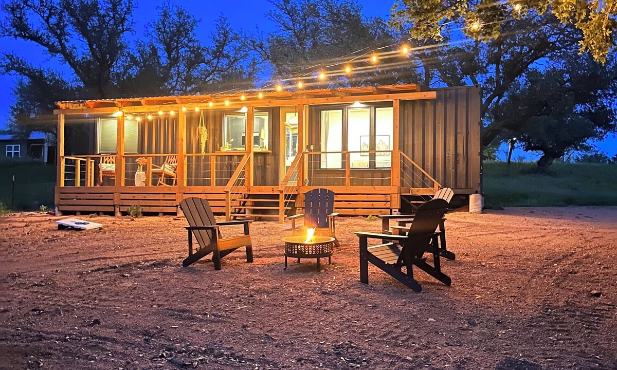 Kingsland Cabin | Modern Shipping Container + Stunning Views + Pets + River
