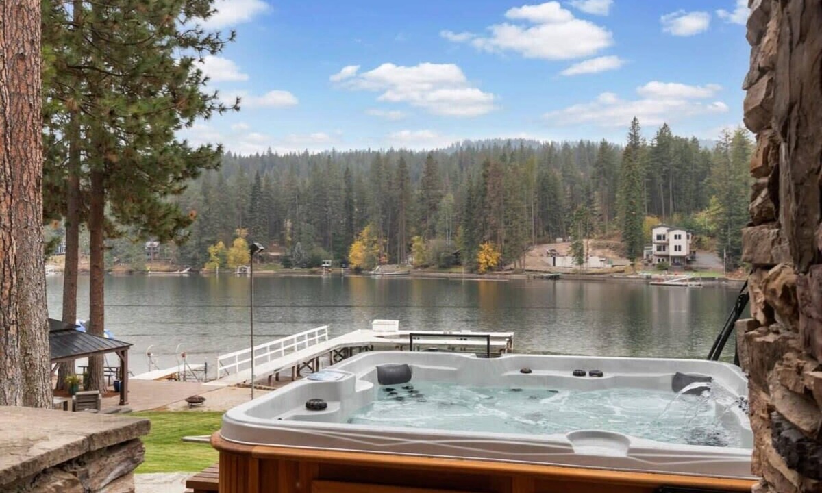 Post Falls House | Modern Shoreline | Waterfront on Spokane River