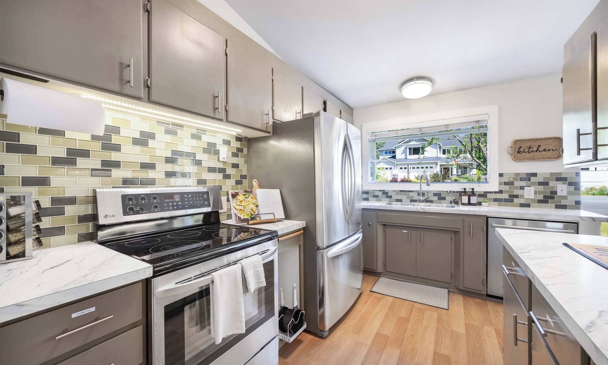 Shoreline House | Modern Single-Level 2BR | Easy Access & Office