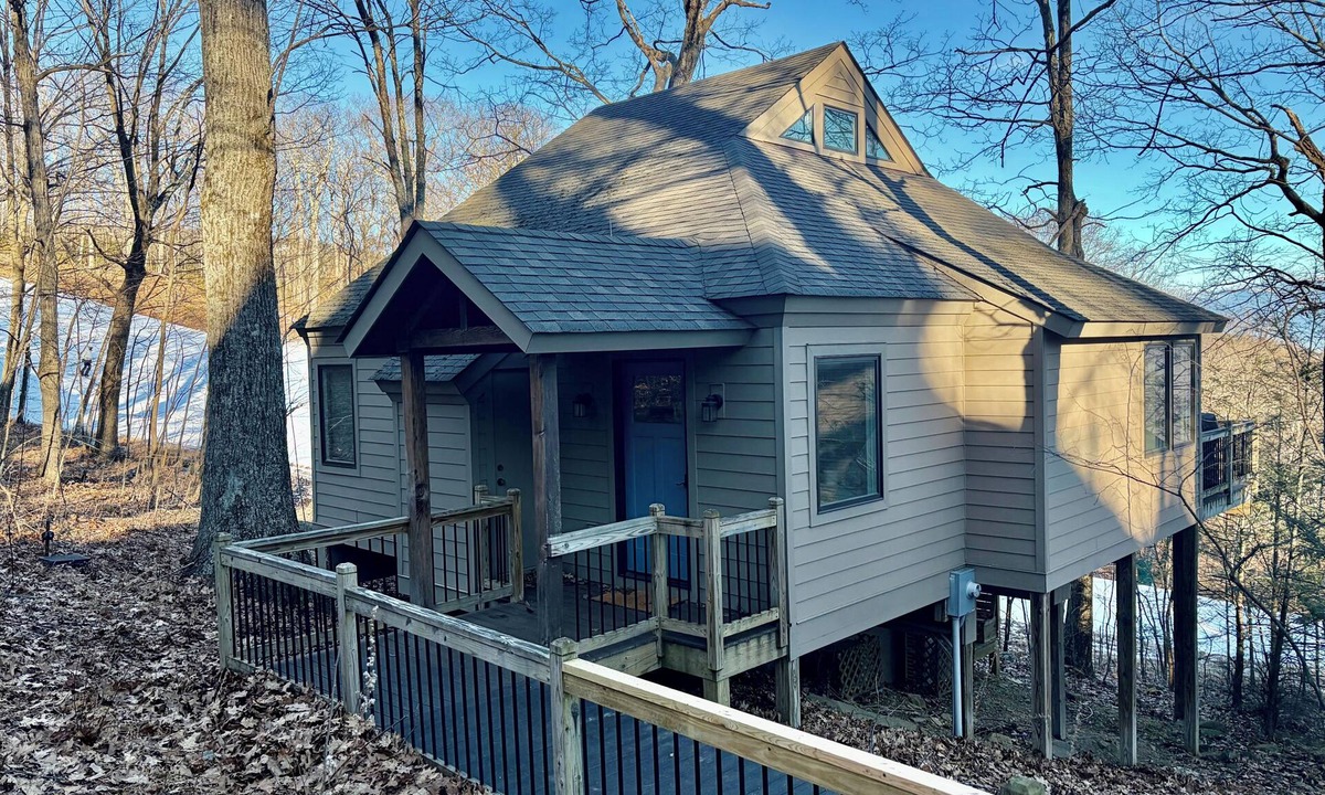 Pedlars Edge House | Modern Ski-In/Ski-Out Retreat – 3BR/2BA, Step-Free Entry