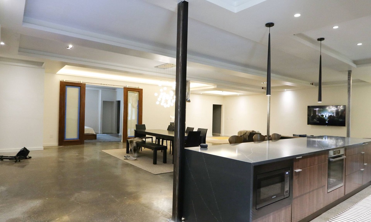 Kirkland House | Modern Sophisticated Lounge Style