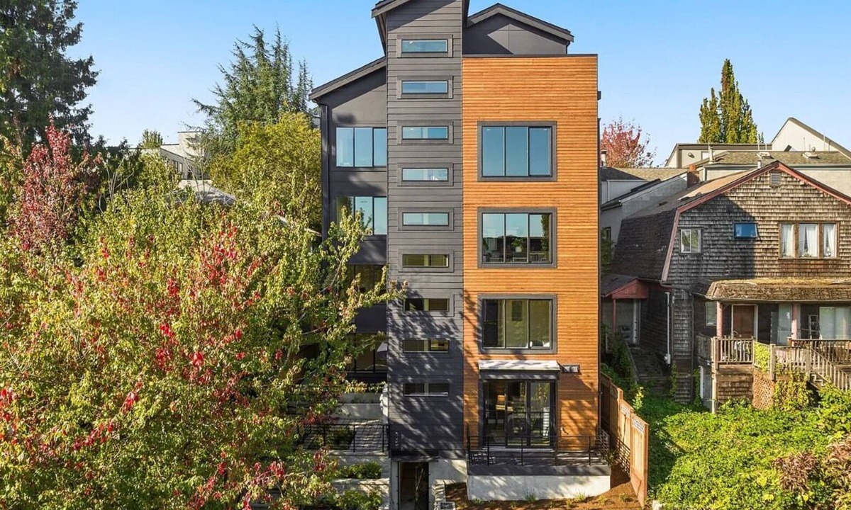 Mann House | Modern, Sophisticated, Newly-Built 3BR Home