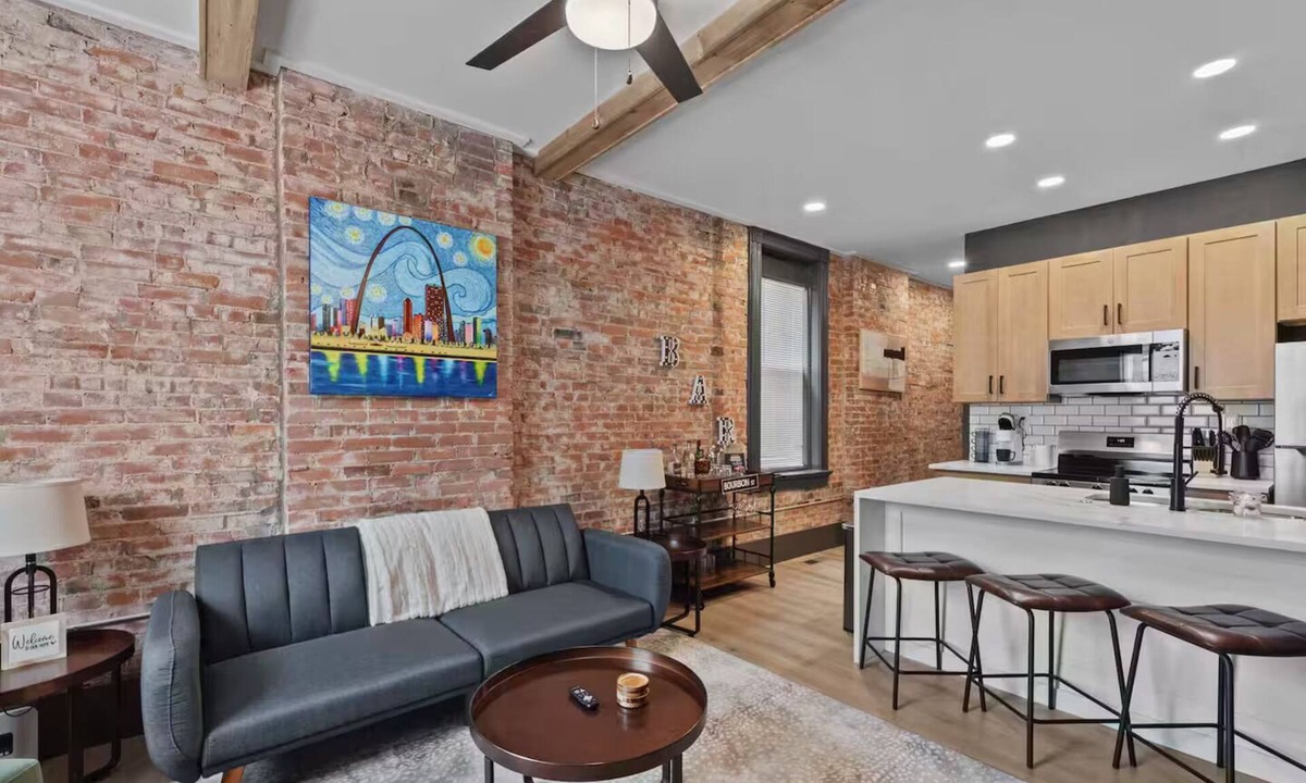 Soulard Apartment | Modern Soulard WiFi Laundry Queen Menard