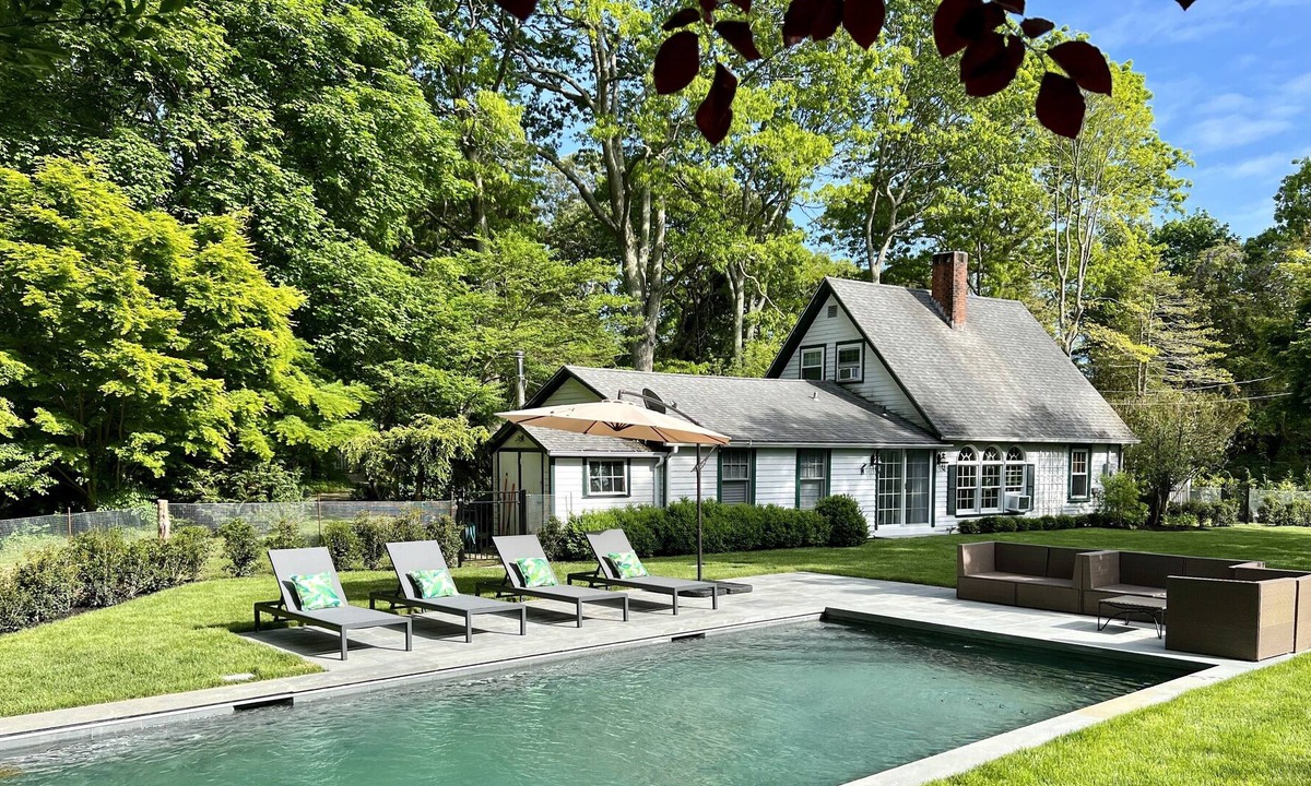 North Sea House | Modern Southampton Cottage | Prime Location | Heated Pool, Central Air, Peloton
