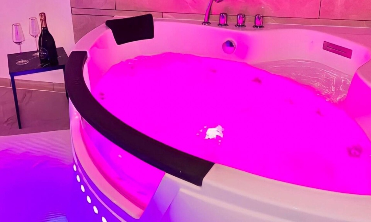 Brunoy Apartment | Modern Spa - Cozy & Chic Jacuzzi/Hyper center 🌹