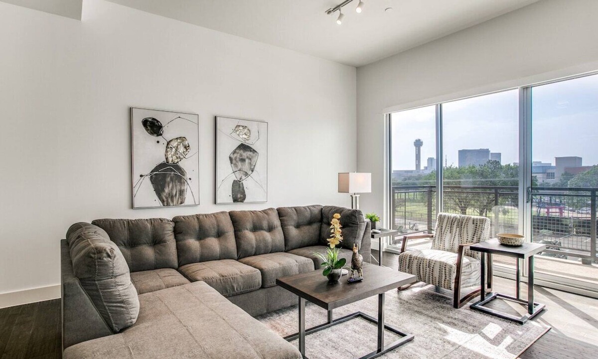 Cedars Apartment | Modern Space /King Bed /Unforgettable Views!