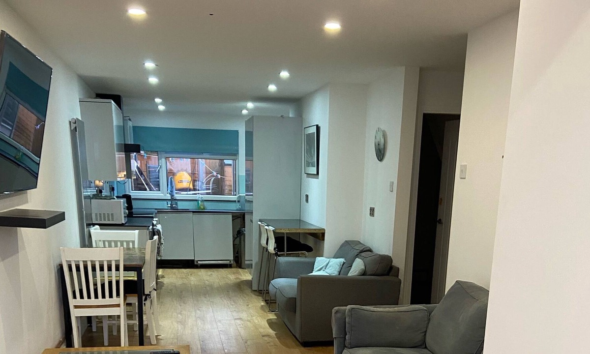 Birchanger House | Modern Spacious Corporate House