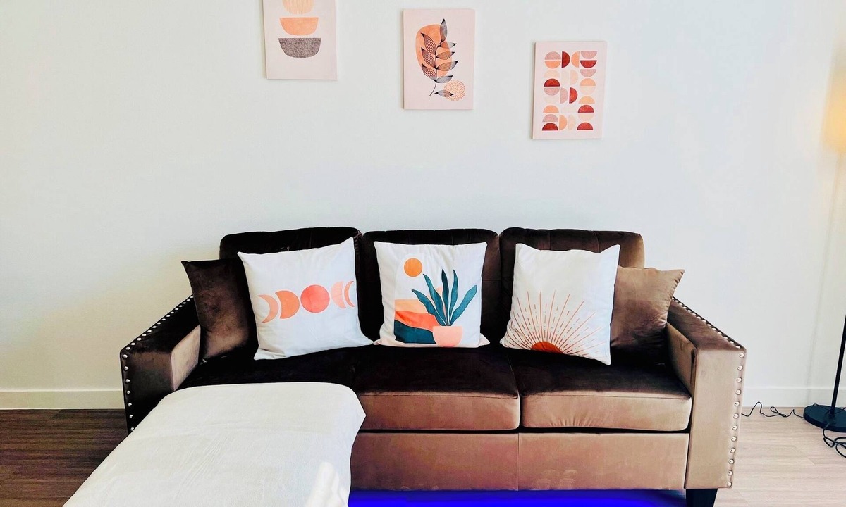 Kyle Apartment | Modern, Spacious 1 bd Apt with Pool, Full Gym & Pet Friendly