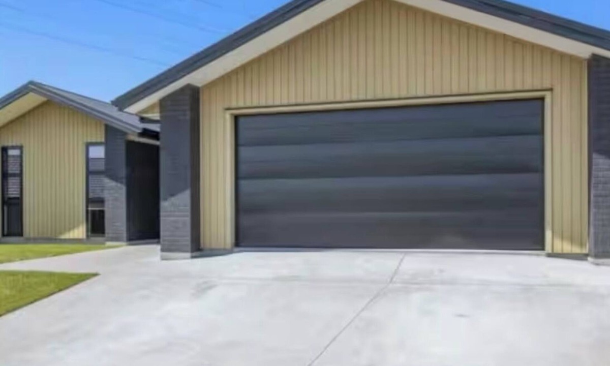 New Plymouth House | Modern & Spacious 2yo Home