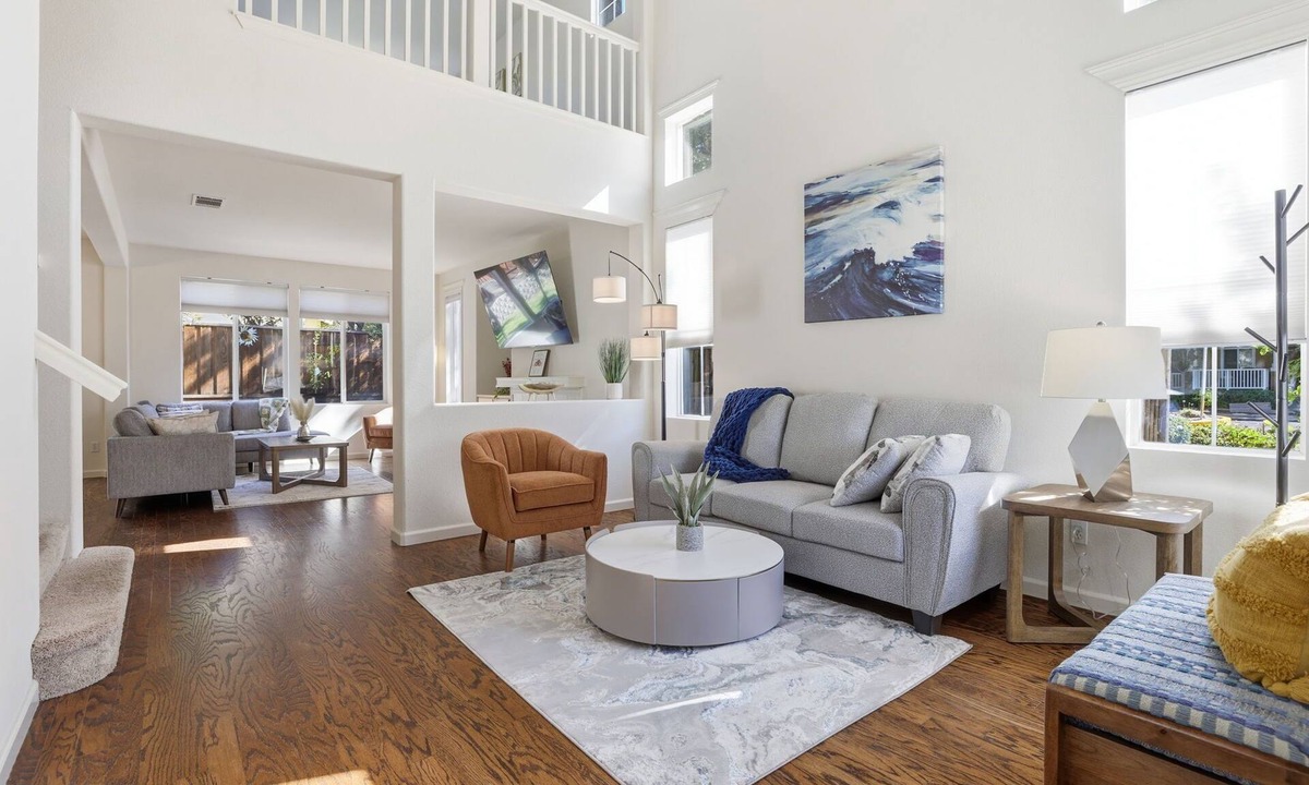 Dublin House | Modern Spacious 3 BD/2.5 BA - King Suite - Office