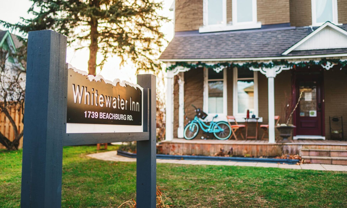 Whitewater Region Bed & Breakfast | Modern, Spacious 4-Bedroom Home with Garden & Garage