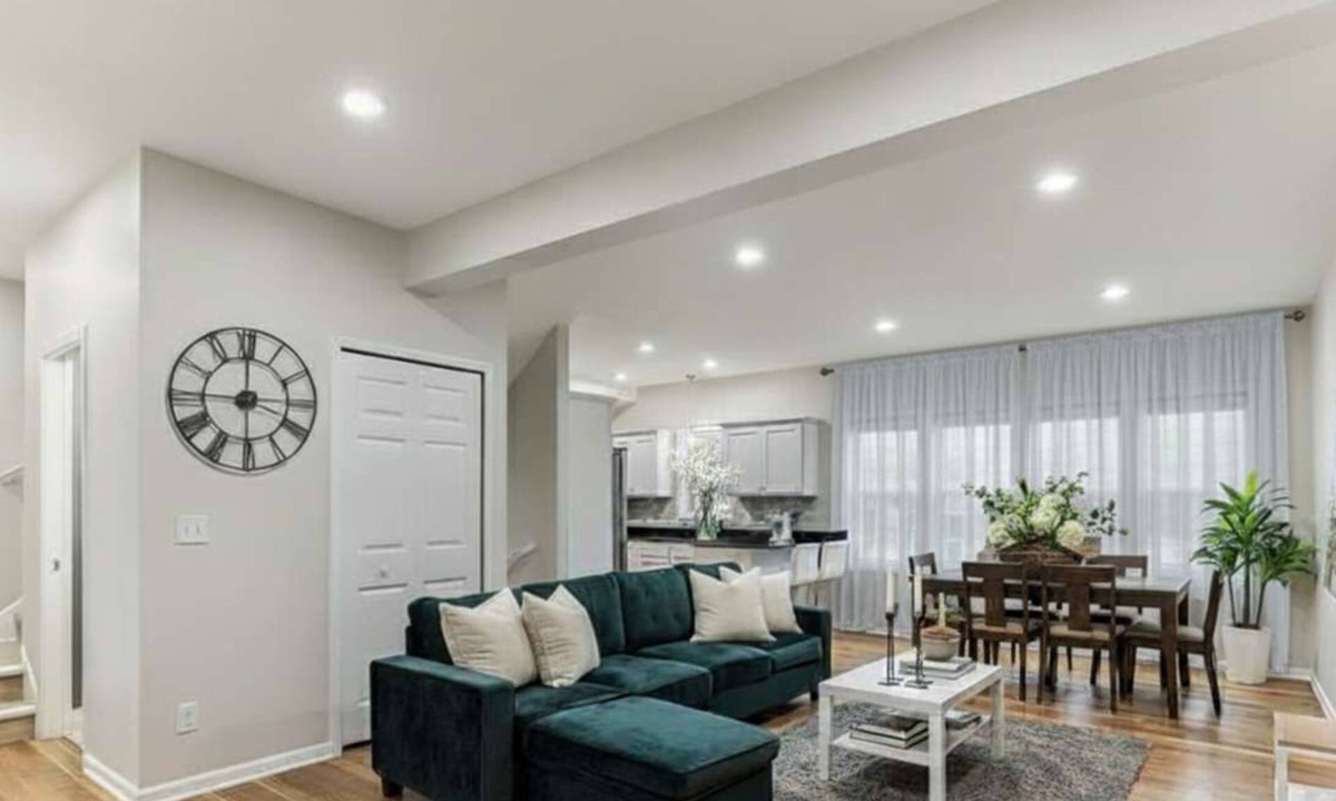 Lyn-Lake Condo | Modern Spacious 5 Bed 4 Bath Home Near Downtown