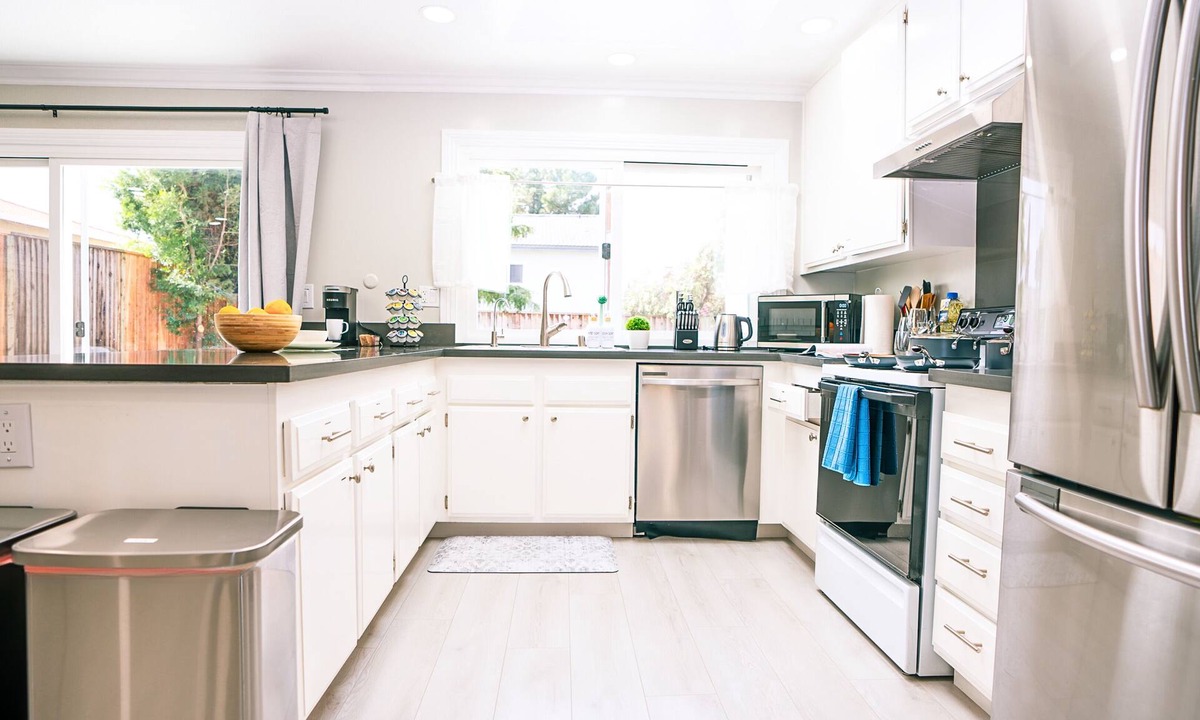 East San Jose House | Modern Spacious 5BR Retreat - Games & Large Yard