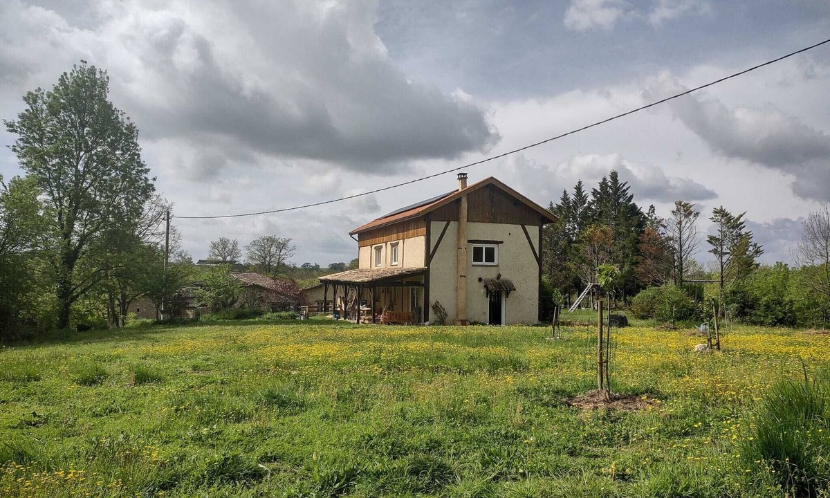 Paulhiac House | Modern spacious barn conversion surrounded by nature with shared swimming pool