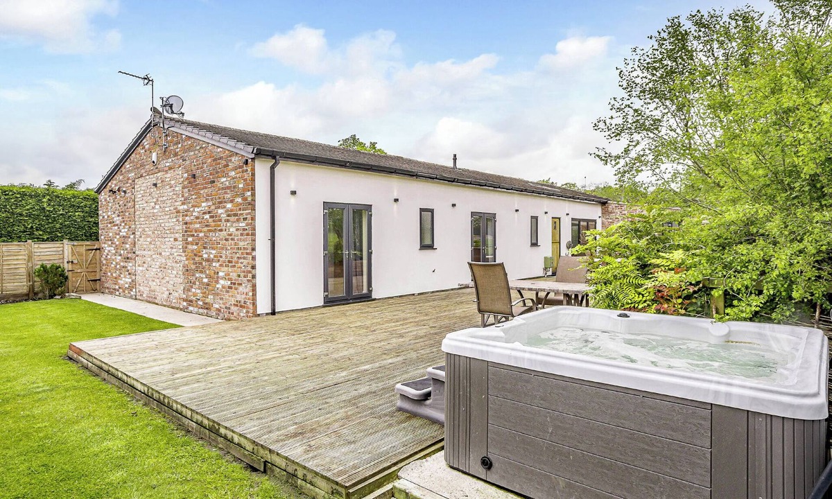 Congleton Apartment | Modern spacious barn conversion with stylish finish.
