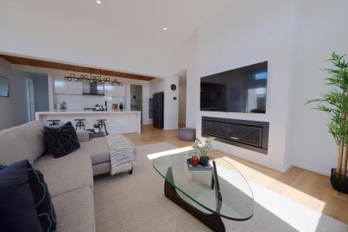 Ocean Grove Villa | Modern Spacious Coastal Villa