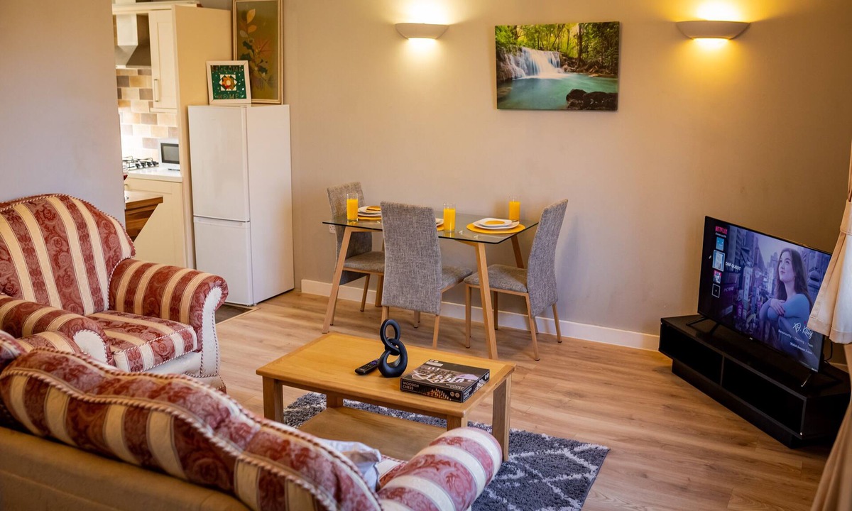 Wolverhampton Apartment | Modern Spacious 2 Bed Apartment Wolverhampton with Free Secure Parking