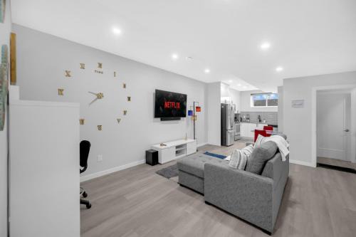 Northwest Calgary Apartment | Modern & Spacious Guest Suite