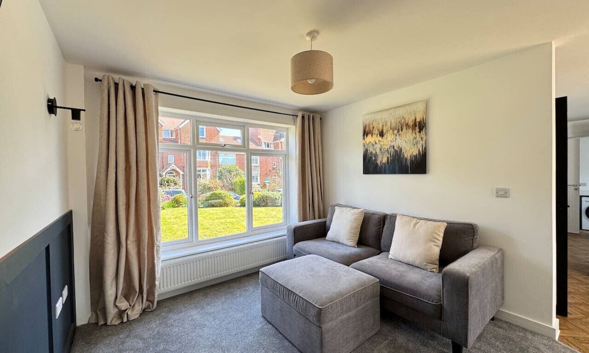 Clyst St Mary House | Modern & Spacious Home in Exeter