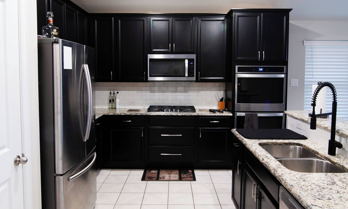 Aubrey House | Modern, spacious home w/keyless entry!