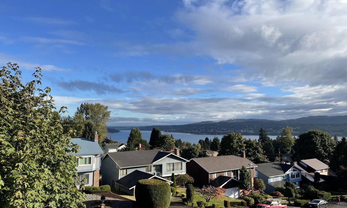 Bryn Mawr-Skyway House | Modern Spacious Home with Epic Lake Views