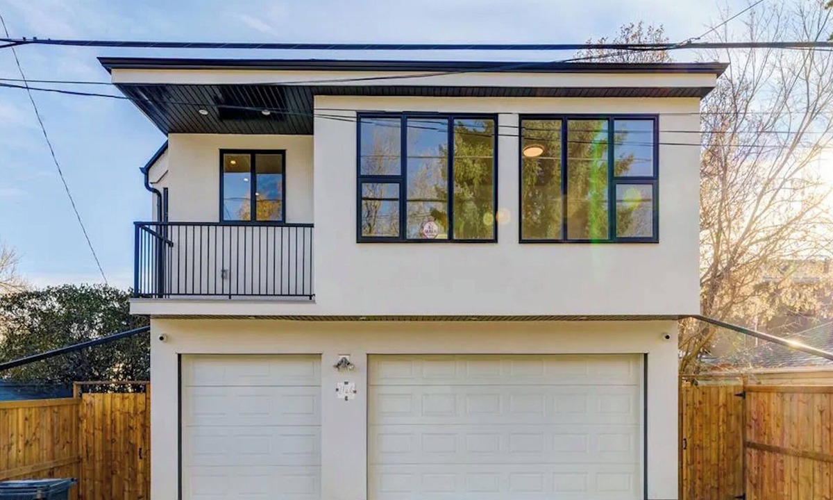 Tuxedo Park Apartment | Modern Spacious Private Carriage House w/Free Parking